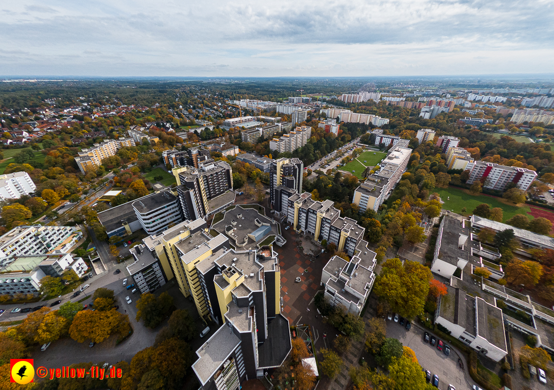 13.10.2022 - Marx-Zenrtum am Karl-Marx-Ring in Neuperlach